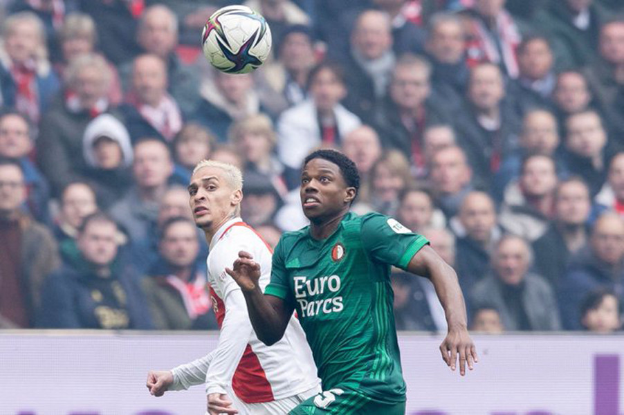 篮球在空中 篮球在空中