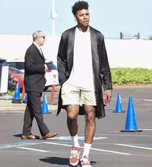 据业内人士 据业内人士